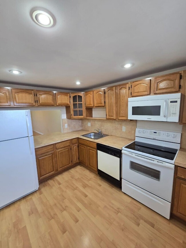 Photo - 8351 Sands Point Blvd Unidad 306A