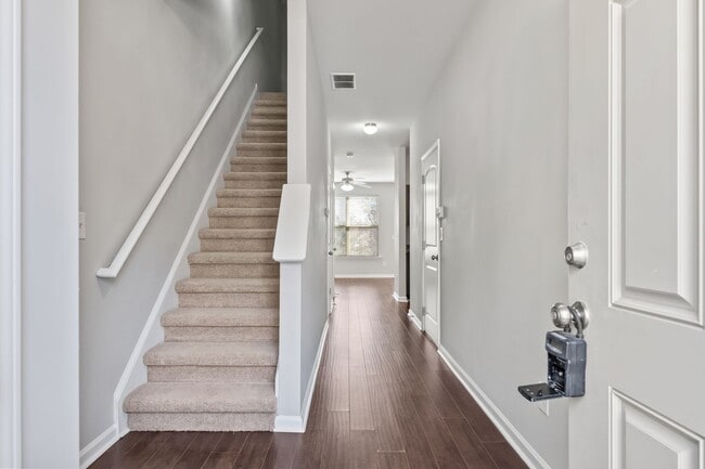 Photo - 3 Bedroom Townhome in Stonecrest!