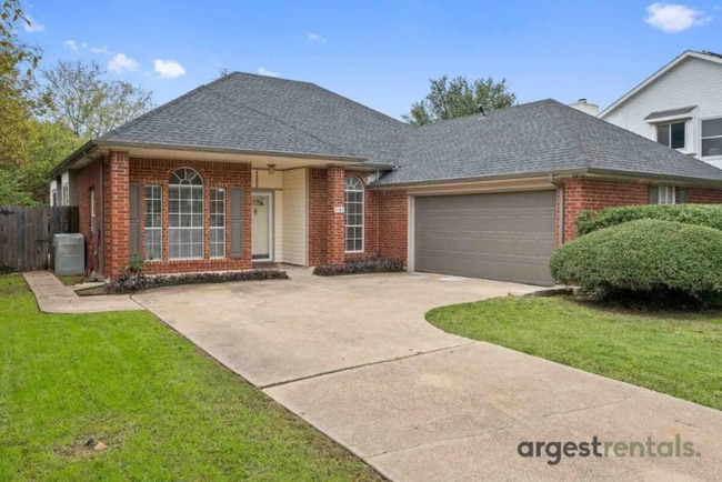 Building Photo - 4143 Norway Ln