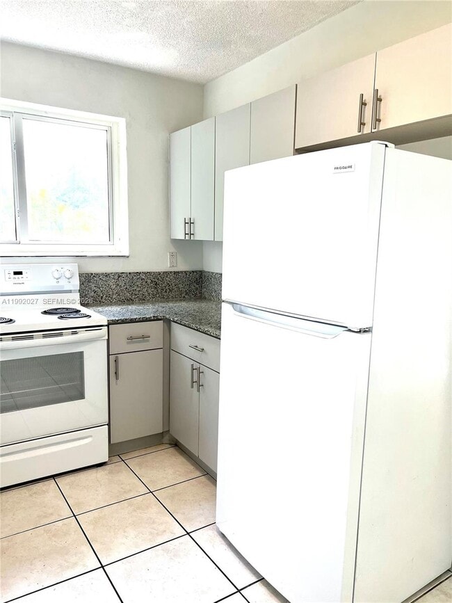 Photo - 2121 SW 4th St Unit 2