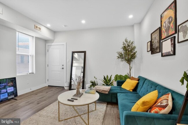 Photo - 537 N 35th St Unit 2