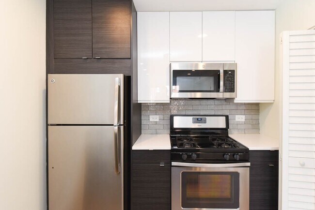 Photo - 1036 W Grace St Unit M07H