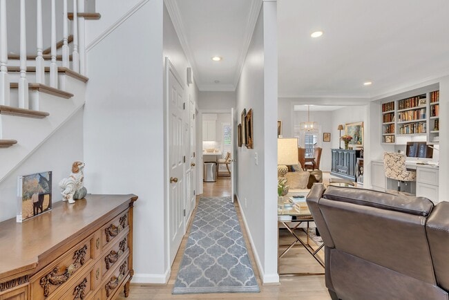 Photo - 3045 Woodlawn Dr