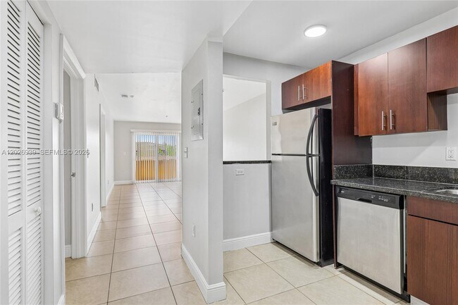 Photo - 4147 Stirling Rd Unit 504