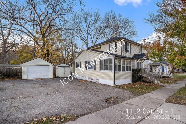 Photo - 1112 Oak St Unit 1
