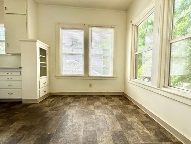 Photo - 644 W 4th St Unidad 327 Ivy