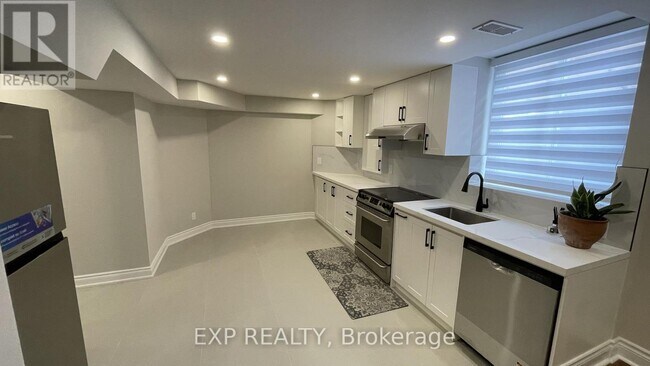 Photo - 94 Lensmith Dr