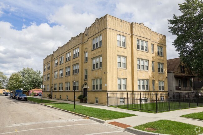 Building Photo - 4715 W Cornelia Ave Unit 2W Rental