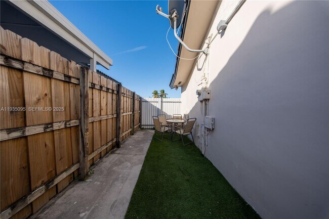 Photo - 3219 SW 141st Ave Unidad 1