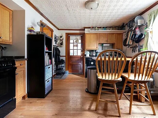 Building Photo - 17 Montgomery St Unit 2