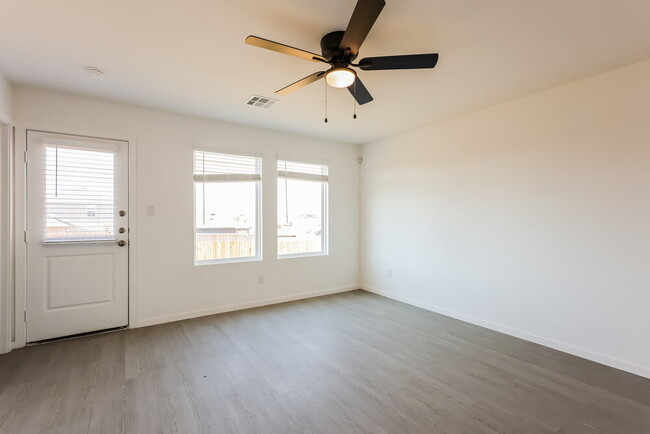 Photo - 536 Roquefort St