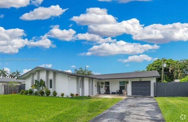 Building Photo - 9720 Bel Aire Dr Rental