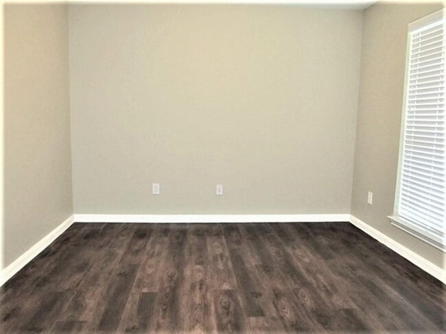 Photo - 21655 Falvel Lake Dr