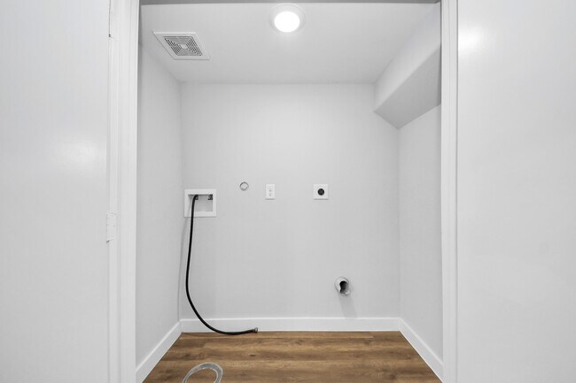 Photo - 6617 Bacher St