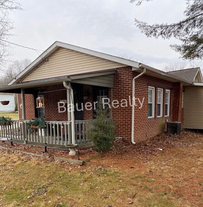 Building Photo - Three Bedroom, Country Setting