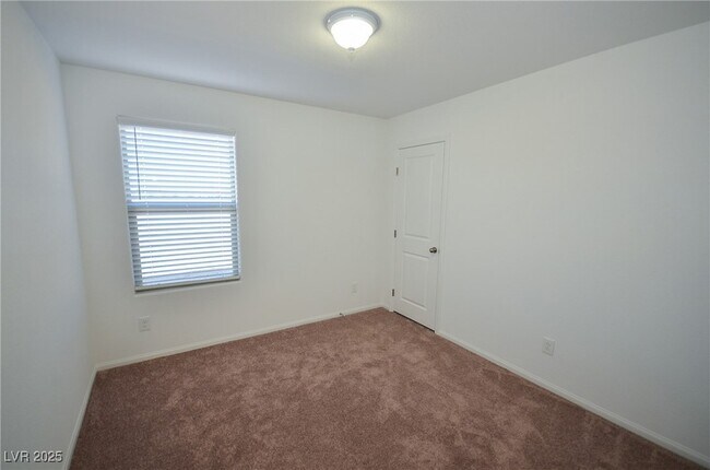 Photo - 5401 Lynn Crk Ave