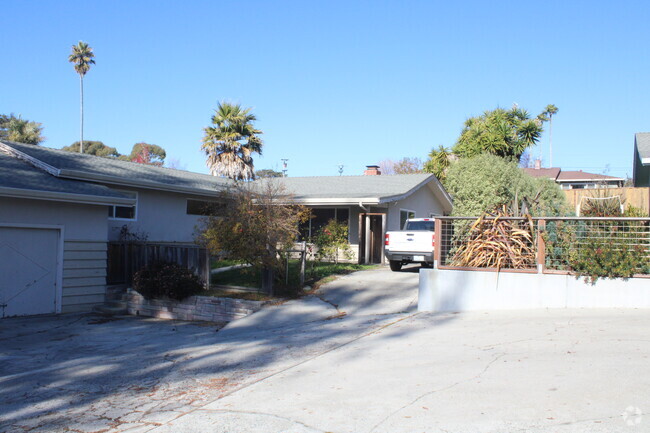 Building Photo - 408 Pine St Unit B Rental