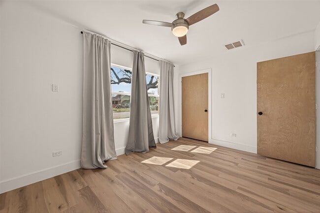 Photo - 339 E Delz Dr