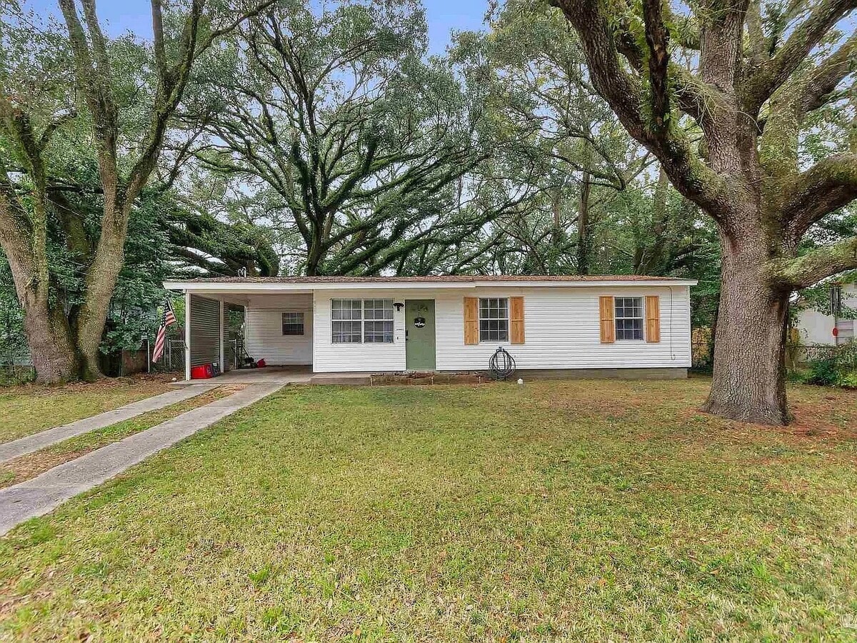 Photo - 902 Lucerne Ave