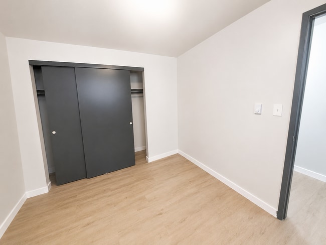 Building Photo - 921 N 96th St Unit 14