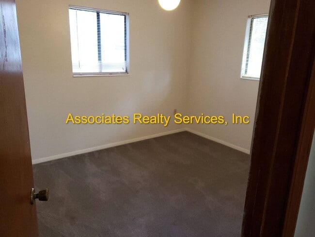 Photo - Renovated 2 bedroom with Office home in Springtree!