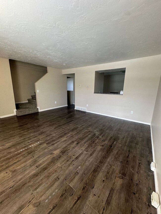 Photo - BEAUTIFUL TOWNHOME!!!