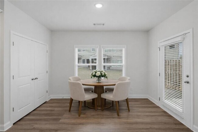 Photo - 2206 Chant St