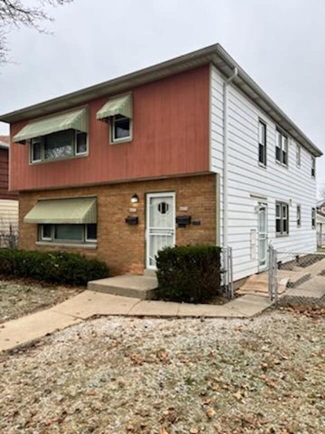 Building Photo - 4052 N 85th St Unit UPPER