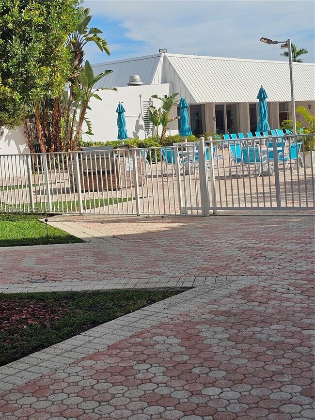 Photo - 20400 W Country Club Dr Unit 315