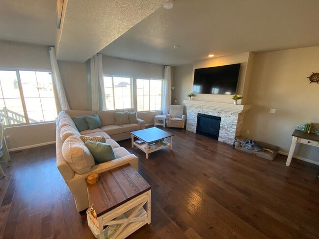 Photo - 4 Bed 4 Bathroom Home in Banning Lewis With Fished Basement!!