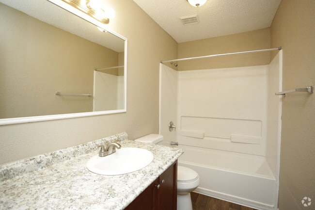2BR, 2BA - 1089 SF - Grant 79