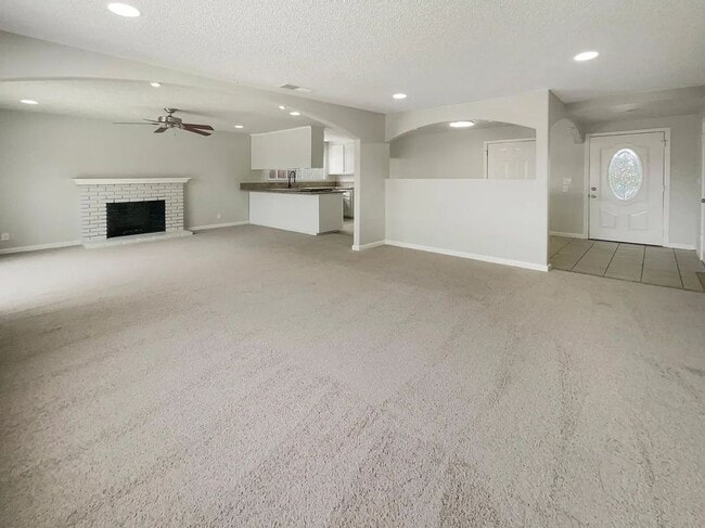 Photo - 5921 Hillsdale Blvd