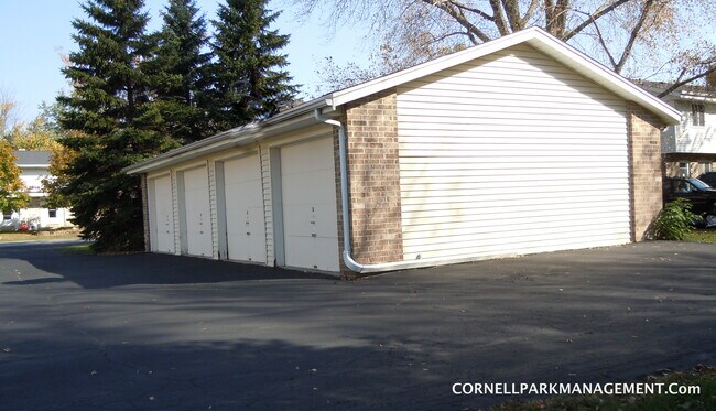 private garage - S70W14965 Cornell Cir Unit 8