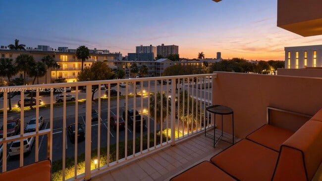 Building Photo - 2200 E Hallandale Beach Blvd Unit 408