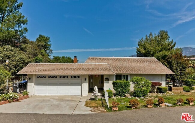 Building Photo - 2108 El Arbolita Dr Rental