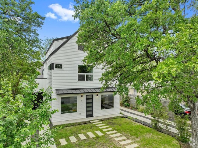 Building Photo - 1023 E 45th St Rental