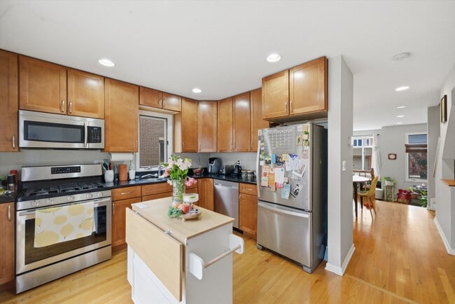 Photo - 1248 W Fletcher St