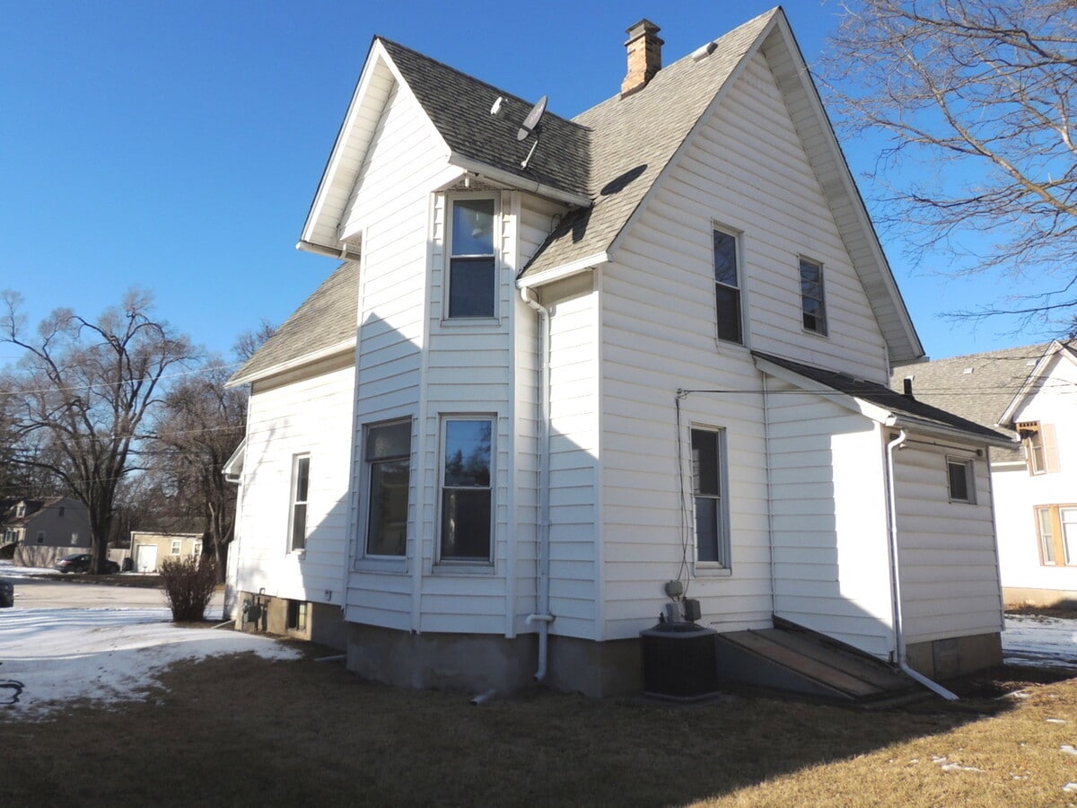 Photo - 638 Leonard Ave