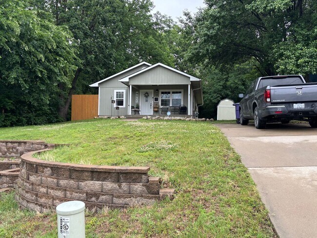 Photo - Beautiful Ogden home close to Fort Riley!