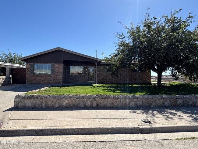 Building Photo - 201 Romeria Dr