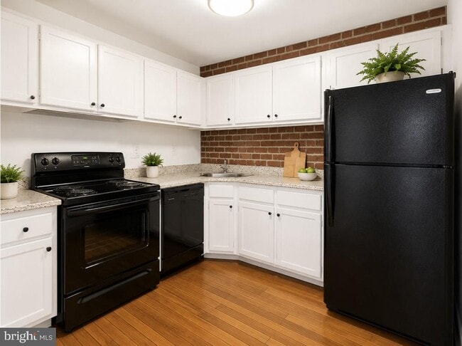 Building Photo - 1855 Calvert St NW Unit 402