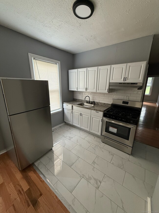Photo - 593 Winchester Ave