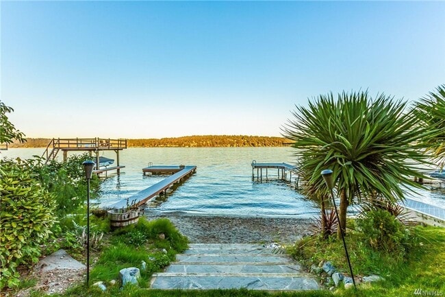 Photo - Stunning Lake Sammamish 50 Foot Waterfront...