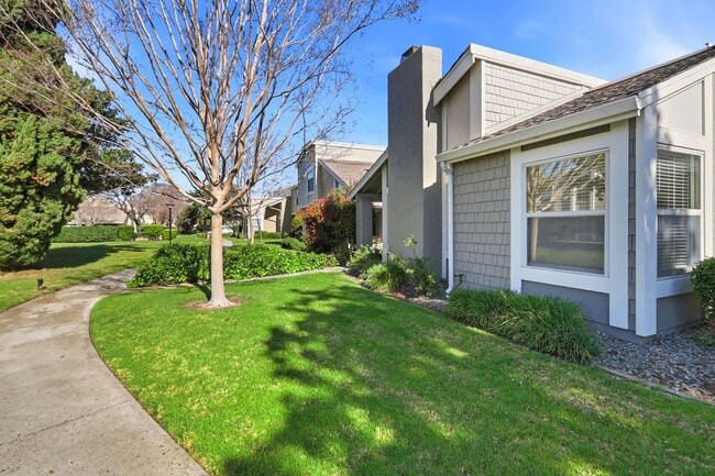 Photo - Updated Townhome in Lake Santa Clara HOA