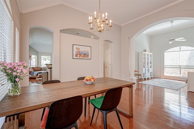 Photo - 1107 Parkhaven Ln