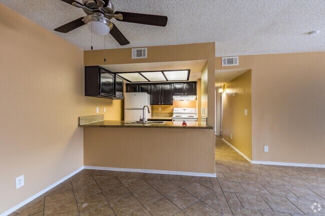 2 BR, 2 BA - 914SF