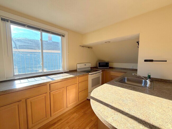 Photo - 16 Winter St Apartments Unit 3