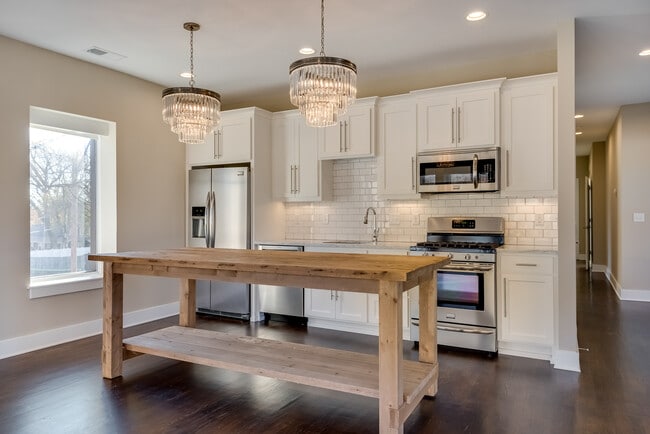 Photo - 1701 Westport Rd