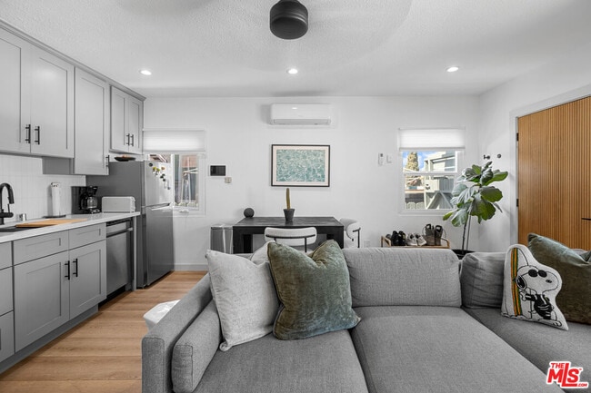 Photo - 2422 W 30th St