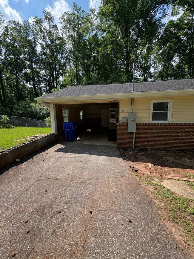 Photo - Great Location in Greenville 3 Bedroom 1.5 Bath  Minutes from Augusta Road and Downtown!!